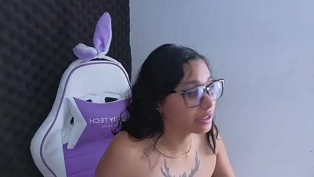 Cuteprincess21 online show from February 5, 2026, 1:45 am