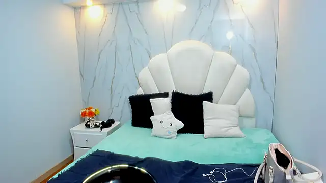 Snapshot of Rosalinda_Cortez chatting on March 12, 2025, 4:24 pm Rosalinda Cortez online show from March 12, 2025, 4:24 pm