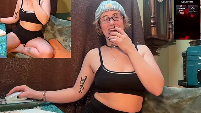 Snapshot of Bellazeebub chatting on February 18, 2026, 12:56 pm Bellazeebub online show from February 18, 2026, 12:56 pm