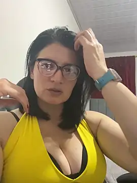 Snapshot of adriana71 chatting on September 17, 2025, 8:44 pm adriana71 online show from September 17, 2025, 8:44 pm