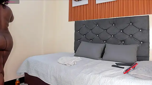 Snapshot of Cristale69 chatting on November 25, 2025, 3:18 am Cristale69 online show from November 25, 2025, 3:18 am