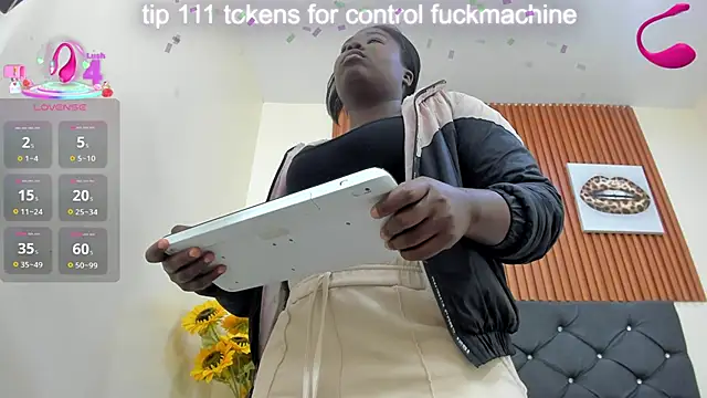 Snapshot of Cristale69 chatting on November 14, 2025, 3:21 am Cristale69 online show from November 14, 2025, 3:21 am