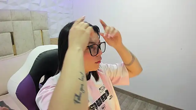 PauletteJ online show from November 6, 2025, 11:58 am