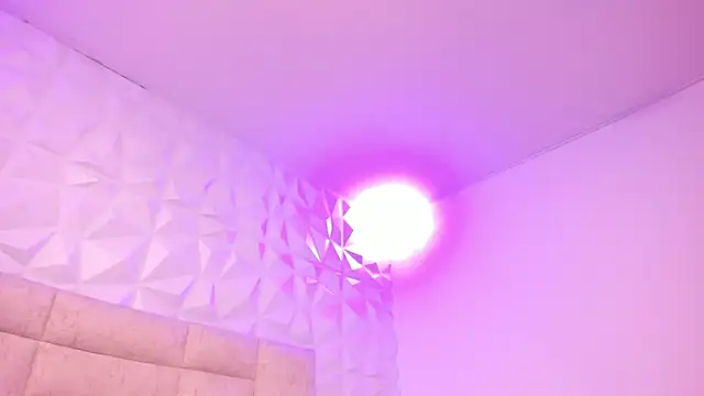 PauletteJ online show from April 21, 2026, 11:50 am