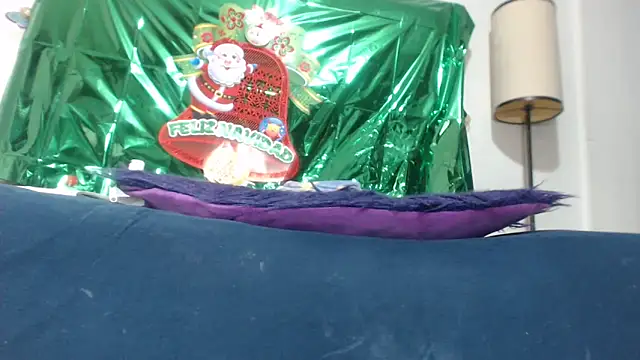 Helennahot online show from December 18, 2025, 6:45 pm