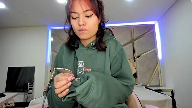 Snapshot of nahia_low chatting on March 4, 2025, 3:22 am nahia low online show from March 4, 2025, 3:22 am