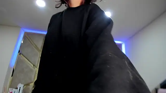 Snapshot of nahia_low chatting on March 2, 2025, 9:43 am nahia low online show from March 2, 2025, 9:43 am