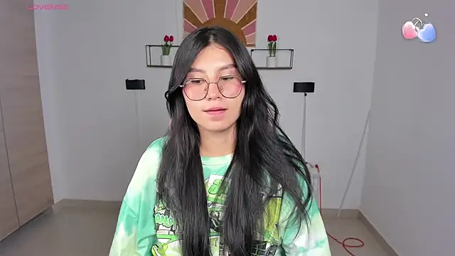 Snapshot of emily_villamil chatting on April 21, 2026, 9:54 pm emily villamil online show from April 21, 2026, 9:54 pm