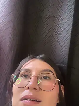 Snapshot of emily_villamil chatting on June 2, 2026, 5:35 pm emily villamil online show from June 2, 2026, 5:35 pm