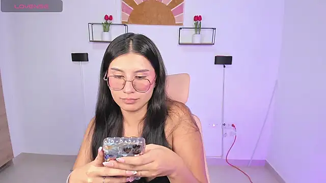 Snapshot of emily_villamil chatting on May 26, 2026, 10:30 pm emily villamil online show from May 26, 2026, 10:30 pm