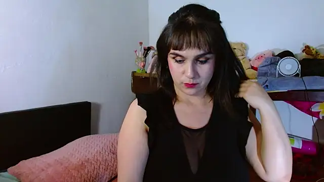 Snapshot of collette_beaufoy_ chatting on June 1, 2026, 6:35 am collette beaufoy online show from June 1, 2026, 6:35 am
