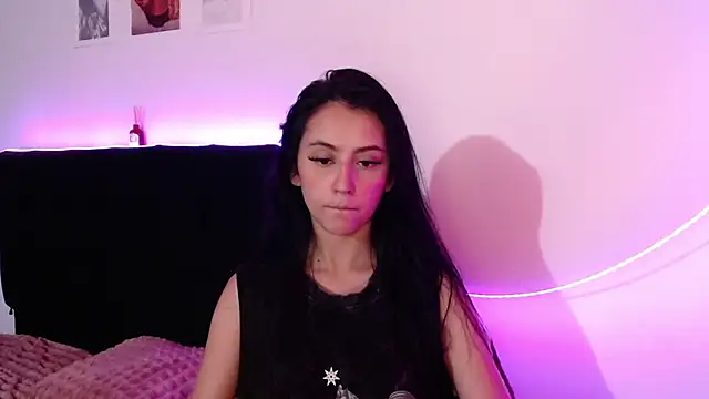 Snapshot of Coralinnee_ chatting on March 17, 2025, 3:47 am Coralinnee online show from March 17, 2025, 3:47 am