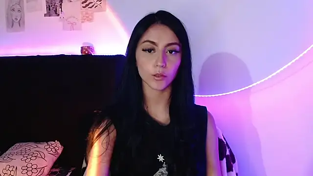 Snapshot of Coralinnee_ chatting on January 3, 2025, 6:55 am Coralinnee online show from January 3, 2025, 6:55 am