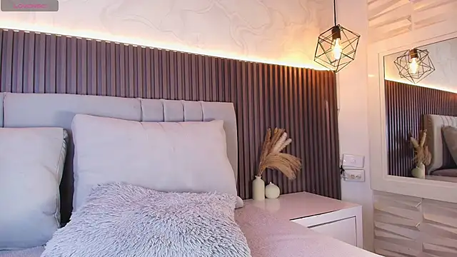 Snapshot of SHANONCLARK chatting on December 2, 2025, 7:15 pm SHANONCLARK online show from December 2, 2025, 7:15 pm