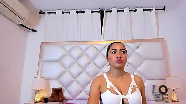 Snapshot of brittany069 chatting on March 21, 2025, 4:39 am brittany069 online show from March 21, 2025, 4:39 am