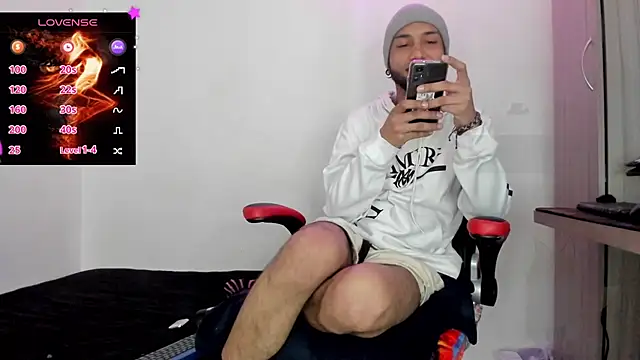 Snapshot of Aron_Baylor chatting on November 16, 2025, 9:36 am Aron Baylor online show from November 16, 2025, 9:36 am