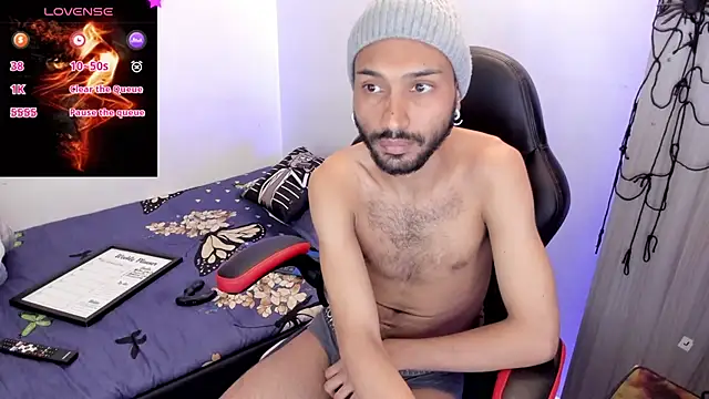 Snapshot of Aron_Baylor chatting on October 21, 2025, 9:30 am Aron Baylor online show from October 21, 2025, 9:30 am