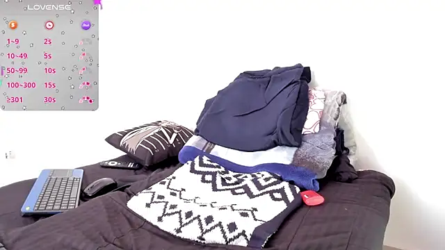 Snapshot of Aron_Baylor chatting on October 9, 2025, 1:11 pm Aron Baylor online show from October 9, 2025, 1:11 pm