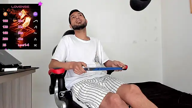 Snapshot of Aron_Baylor chatting on November 21, 2025, 11:42 am Aron Baylor online show from November 21, 2025, 11:42 am