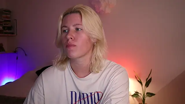 Snapshot of moonamii chatting on January 16, 2025, 5:44 pm moonamii online show from January 16, 2025, 5:44 pm