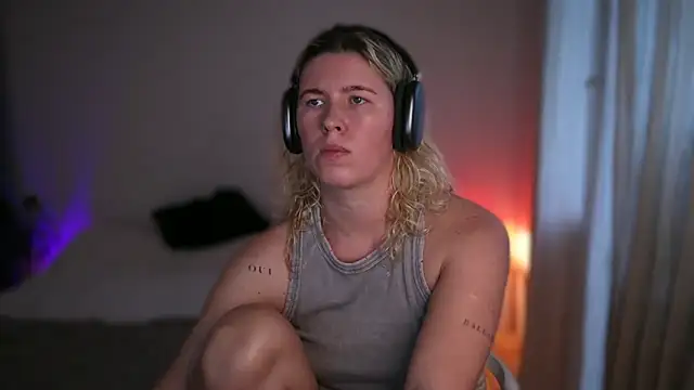 Snapshot of moonamii chatting on September 12, 2025, 3:45 pm moonamii online show from September 12, 2025, 3:45 pm