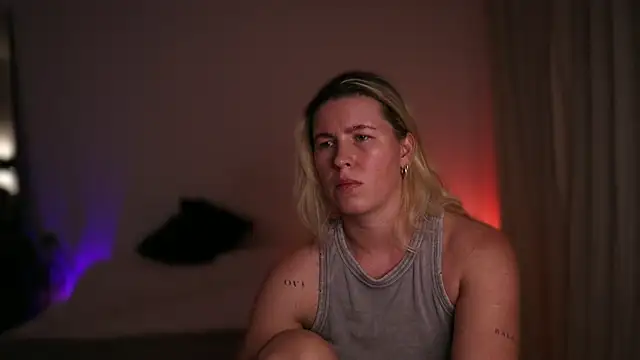 Snapshot of moonamii chatting on September 11, 2025, 6:41 pm moonamii online show from September 11, 2025, 6:41 pm