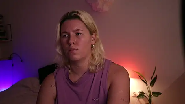 Snapshot of moonamii chatting on February 13, 2025, 4:50 pm moonamii online show from February 13, 2025, 4:50 pm