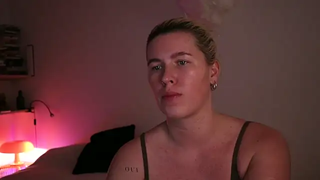 Snapshot of moonamii chatting on February 18, 2025, 8:03 pm moonamii online show from February 18, 2025, 8:03 pm