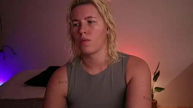 Snapshot of moonamii chatting on January 23, 2025, 3:22 pm moonamii online show from January 23, 2025, 3:22 pm