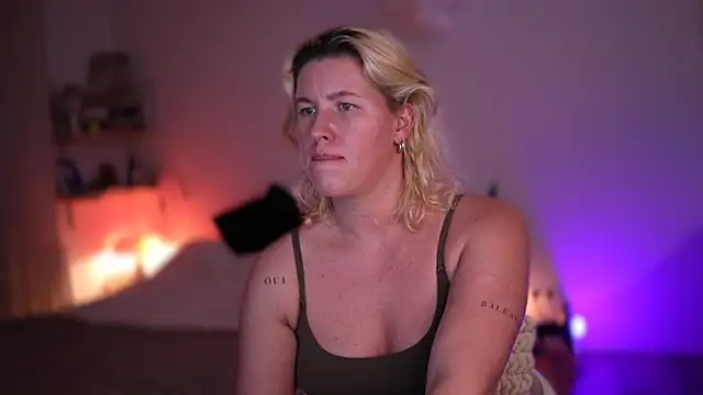 Snapshot of moonamii chatting on February 28, 2025, 7:03 pm moonamii online show from February 28, 2025, 7:03 pm