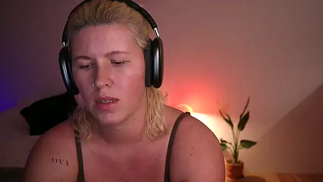 Snapshot of moonamii chatting on January 16, 2025, 8:46 pm moonamii online show from January 16, 2025, 8:46 pm