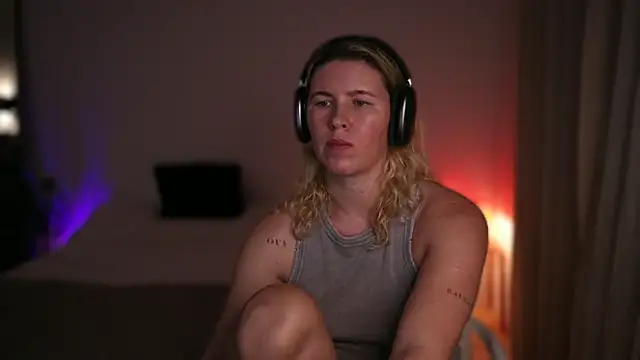 Snapshot of moonamii chatting on September 15, 2025, 4:40 pm moonamii online show from September 15, 2025, 4:40 pm