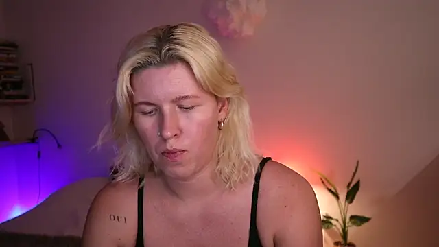 Snapshot of moonamii chatting on January 27, 2025, 7:13 pm moonamii online show from January 27, 2025, 7:13 pm