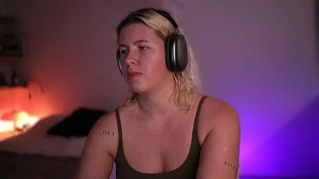 Snapshot of moonamii chatting on February 27, 2025, 7:15 pm moonamii online show from February 27, 2025, 7:15 pm