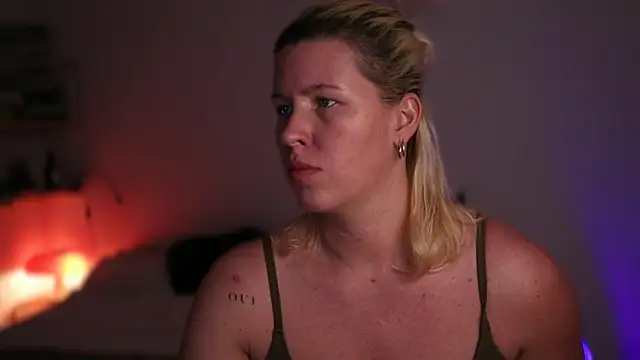 Snapshot of moonamii chatting on March 14, 2025, 7:01 pm moonamii online show from March 14, 2025, 7:01 pm