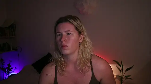 Snapshot of moonamii chatting on September 27, 2025, 5:30 pm moonamii online show from September 27, 2025, 5:30 pm