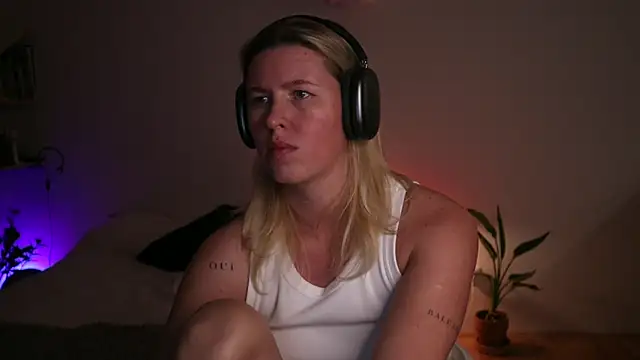 Snapshot of moonamii chatting on September 29, 2025, 7:41 pm moonamii online show from September 29, 2025, 7:41 pm