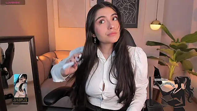 Snapshot of Ellie_Jhonson__ chatting on October 27, 2025, 12:00 am Ellie Jhonson   online show from October 27, 2025, 12:00 am
