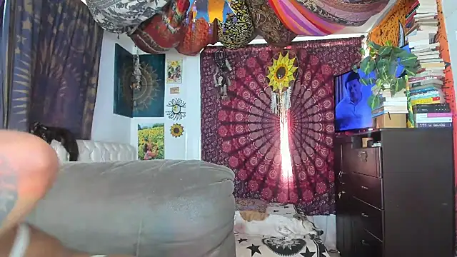 ElizaGrey  online show from November 10, 2025, 4:34 pm