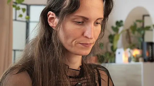 yulladao online show from October 23, 2025, 3:54 pm