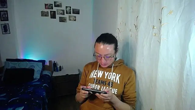 Snapshot of monkeywillwhite chatting on February 8, 2026, 12:52 am monkeywillwhite online show from February 8, 2026, 12:52 am