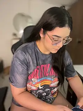 Lia flowers online show from November 14, 2025, 11:19 pm