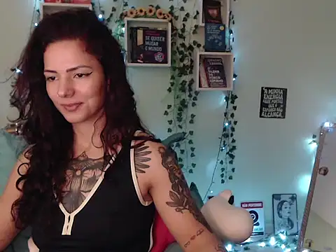 Snapshot of BeellyDance chatting on September 8, 2025, 9:36 pm BeellyDance online show from September 8, 2025, 9:36 pm
