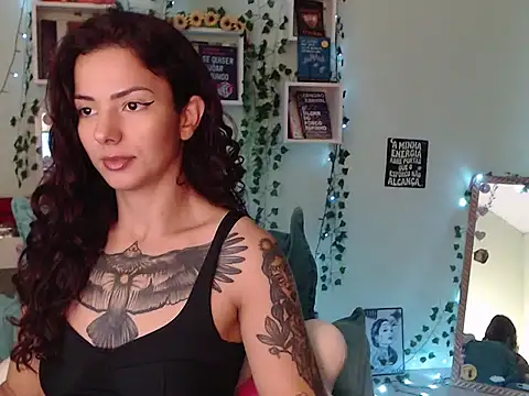 Snapshot of BeellyDance chatting on September 14, 2025, 1:33 pm BeellyDance online show from September 14, 2025, 1:33 pm