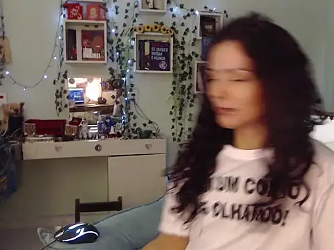 Snapshot of BeellyDance chatting on September 12, 2025, 5:45 pm BeellyDance online show from September 12, 2025, 5:45 pm