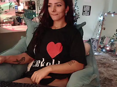 Snapshot of BeellyDance chatting on September 24, 2025, 3:40 pm BeellyDance online show from September 24, 2025, 3:40 pm