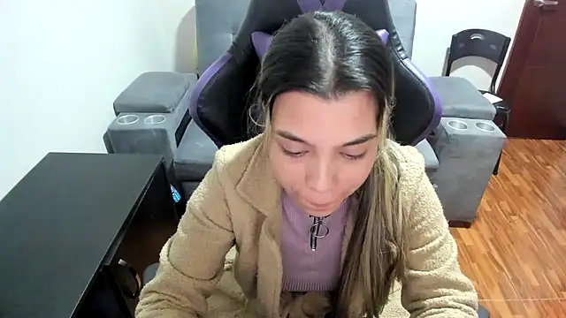 Snapshot of LuisaReyes_2911 chatting on March 3, 2025, 2:33 am LuisaReyes 2911 online show from March 3, 2025, 2:33 am