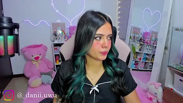 CuteDani  online show from April 15, 2026, 3:16 pm