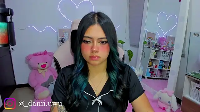 CuteDani  online show from April 1, 2026, 3:52 am