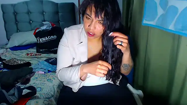 Snapshot of AmaraRoberts420 chatting on January 15, 2026, 5:00 am AmaraRoberts420 online show from January 15, 2026, 5:00 am